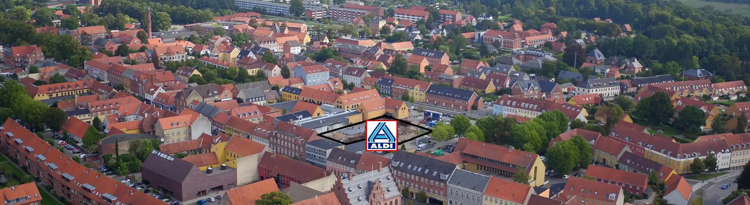 Investeringsejendom med Rema1000 som lejer beliggende p&aring; Sj&aelig;lland p&aring; adressen Holberg Arkaden 4 Sor&oslash; 4180.