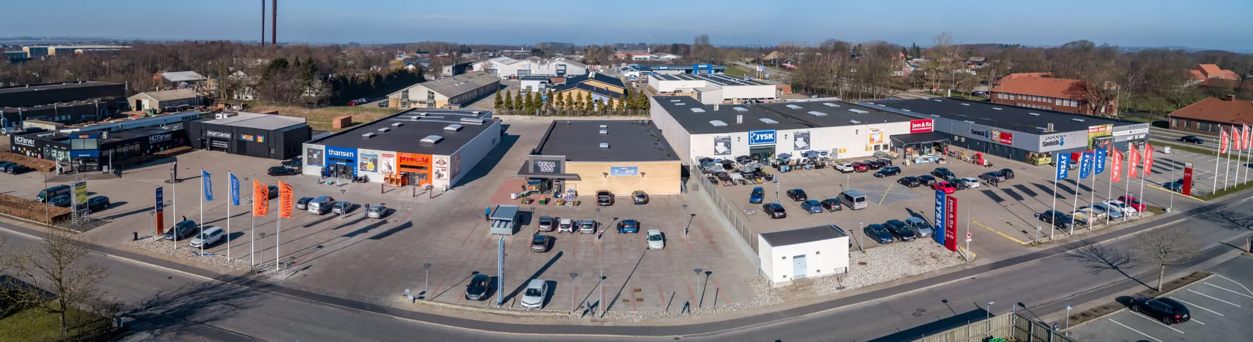 Investeringsejendom udlejet til thansen og PetWorld beliggende Lucernevej 77 Randers N 8920.