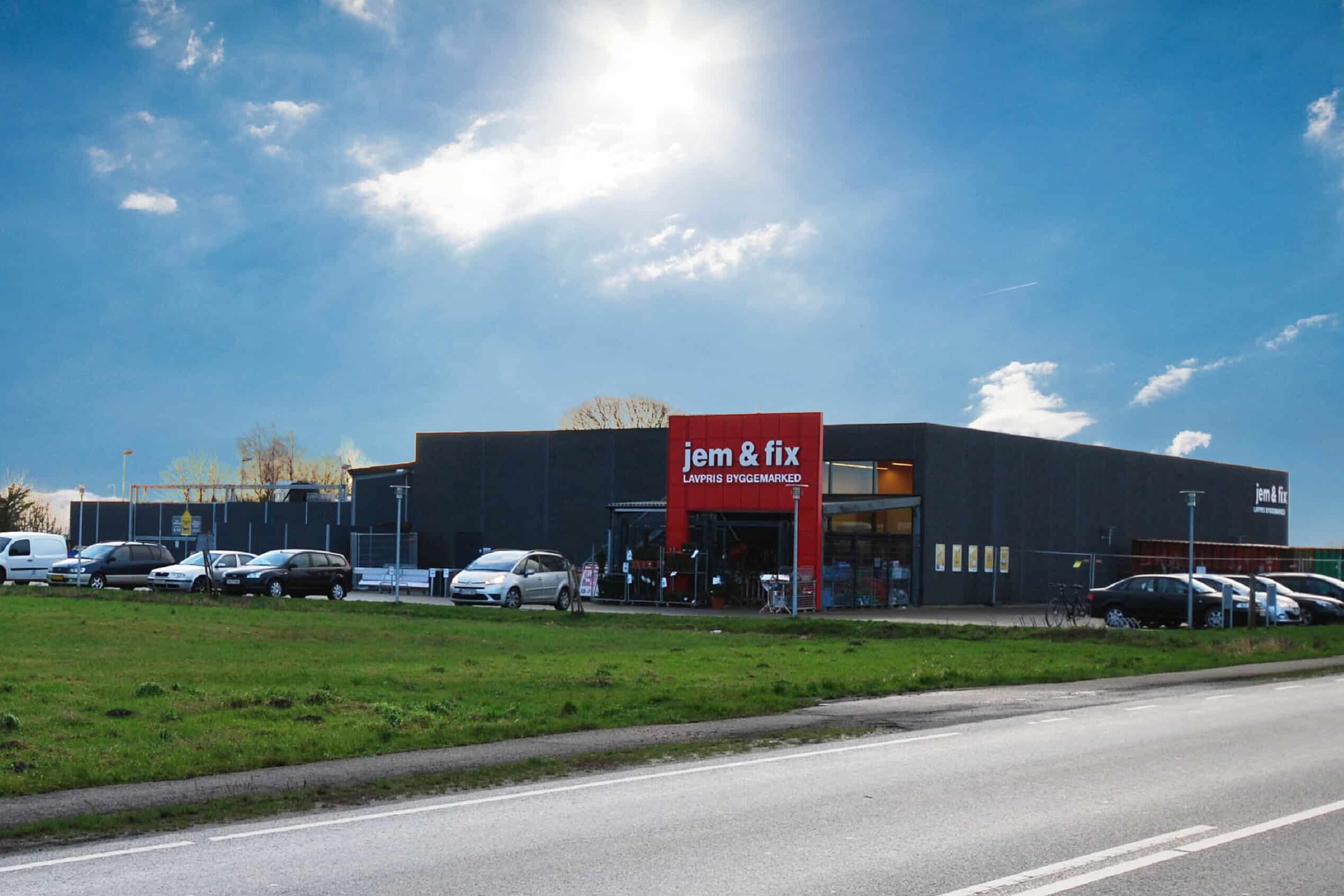 Ejendomsinvestering med jem&fix som lejer beliggende ved Aarhus på adressen Erhvervsparken Klank 5 Galten 8464.